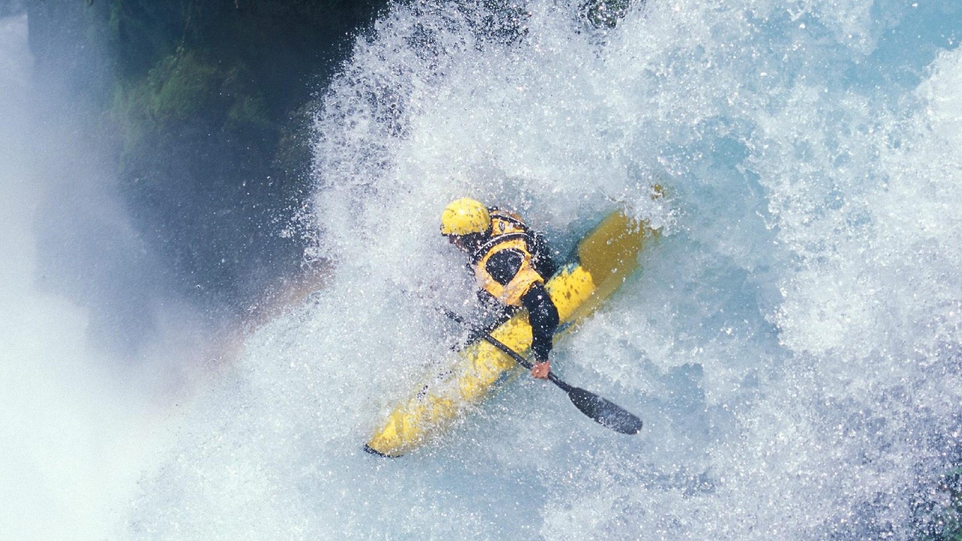 格林伍德的冷静应对与出色的球场位置感，帮助袋鼠队稳定防线，格林伍德打什么位置